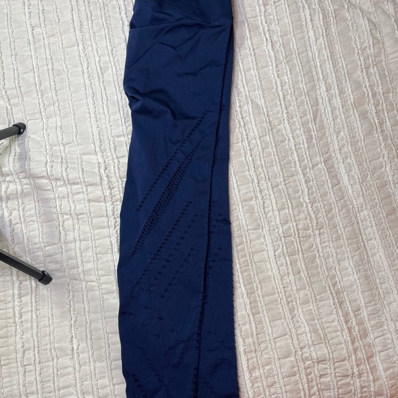 Victoria secret sport Capri leggings with slits in medium - Picture 9 of 15